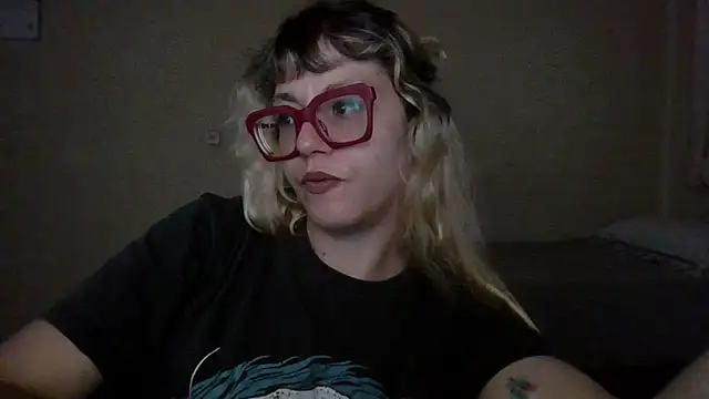 Snapshot of BlondieTami chatting on February 25, 2026, 12:20 am BlondieTami online show from February 25, 2026, 12:20 am