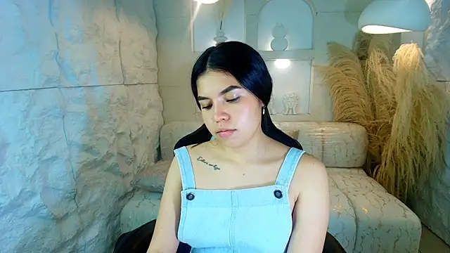 ambarina r online show from November 18, 2025, 3:23 am