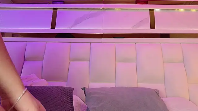 samanthaa sm online show from October 25, 2025, 11:40 am