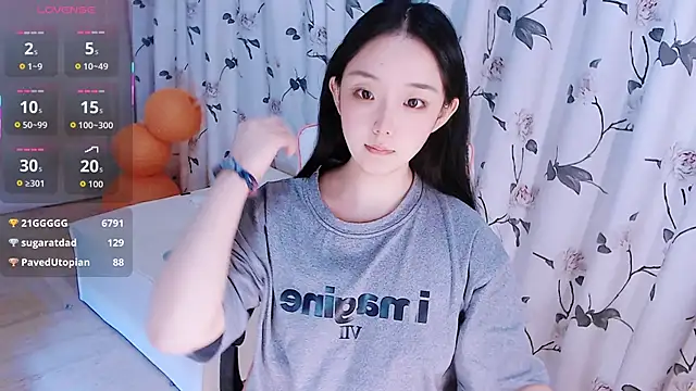 Niannian- online show from November 16, 2025, 12:44 pm