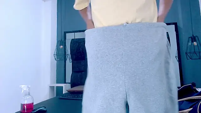 Snapshot of Daniel_delux_ chatting on October 13, 2025, 12:38 pm Daniel delux online show from October 13, 2025, 12:38 pm