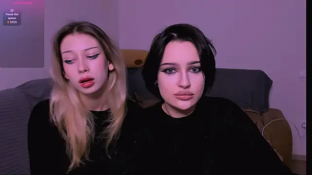 Lori lolii online show from December 5, 2025, 7:54 pm