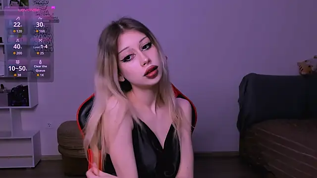 Lori lolii online show from December 14, 2025, 5:40 pm