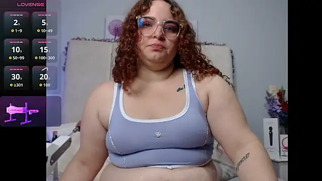 AmandaaWats online show from October 9, 2025, 7:34 pm