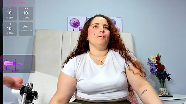 AmandaaWats online show from December 2, 2025, 7:42 pm