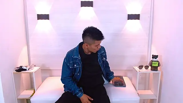 marcus hans  online show from October 31, 2025, 7:26 pm