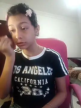 xoxo milk online show from November 10, 2025, 4:17 pm