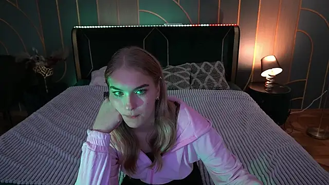 AlinaLiii online show from November 17, 2025, 1:17 pm