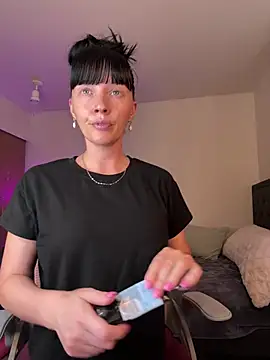 MaciiMayy online show from July 11, 2026, 8:22 pm