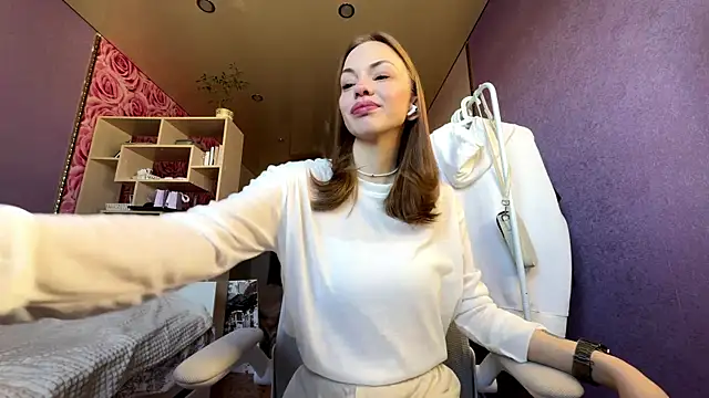 Snapshot of SofiaSmiles chatting on September 29, 2025, 5:01 am SofiaSmiles online show from September 29, 2025, 5:01 am