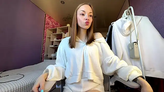 Snapshot of SofiaSmiles chatting on October 6, 2025, 5:05 am SofiaSmiles online show from October 6, 2025, 5:05 am