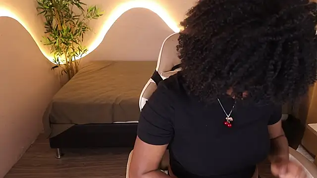 kehlannis  online show from October 16, 2025, 8:21 pm