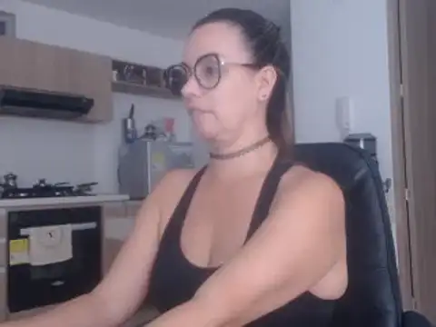 LovePaula online show from February 19, 2025, 12:14 am