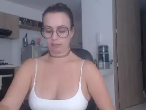 LovePaula online show from February 20, 2025, 1:14 am