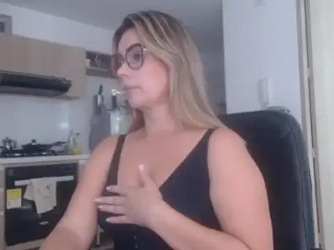 LovePaula online show from March 5, 2025, 10:21 pm