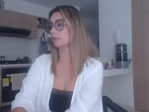 LovePaula online show from March 11, 2025, 9:02 am