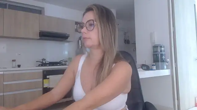 LovePaula online show from November 7, 2025, 12:05 pm