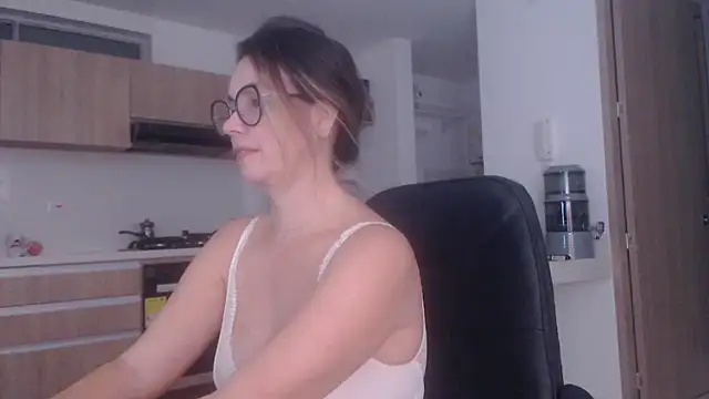 LovePaula online show from June 28, 2026, 12:27 am