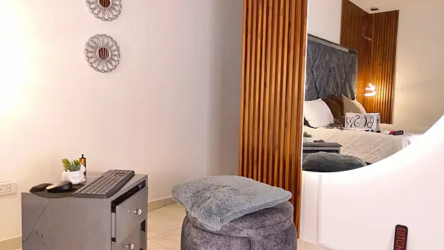 Dafne  Ruiz online show from November 17, 2025, 2:34 pm