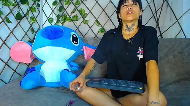 LiaGill online show from September 25, 2025, 4:49 am