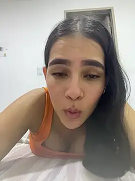 Snapshot of Valery_lux16 chatting on February 4, 2026, 9:20 pm Valery lux16 online show from February 4, 2026, 9:20 pm