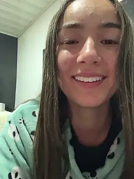 Snapshot of Innerpeace_ chatting on October 14, 2025, 1:06 am Innerpeace online show from October 14, 2025, 1:06 am