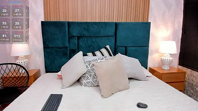 Amber kiss  online show from December 22, 2025, 6:38 pm