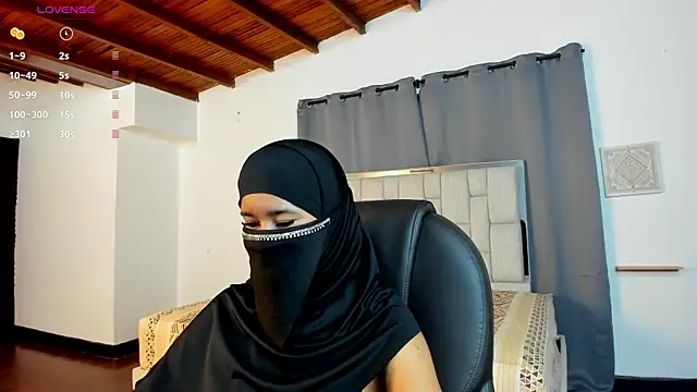 kalila latif online show from October 27, 2025, 2:37 am