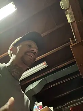 Snapshot of smuckle899 chatting on March 10, 2026, 1:43 am smuckle899 online show from March 10, 2026, 1:43 am