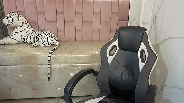 Snapshot of Soffia_b chatting on October 15, 2025, 3:06 am Soffia b online show from October 15, 2025, 3:06 am