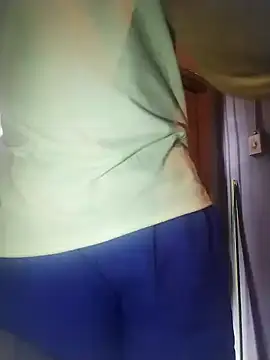 Snapshot of Blackveins32 chatting on January 12, 2026, 2:33 pm Blackveins32 online show from January 12, 2026, 2:33 pm