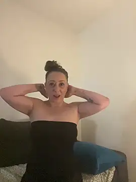 Snapshot of Reine_du_Vice84 chatting on February 6, 2026, 9:40 pm Reine du Vice84 online show from February 6, 2026, 9:40 pm