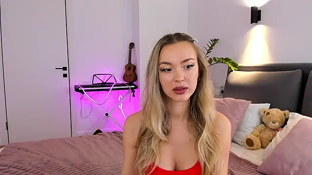 Snapshot of Kelly__Gray chatting on April 1, 2026, 8:26 am Kelly Gray online show from April 1, 2026, 8:26 am