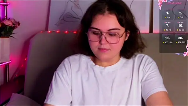 Snapshot of chatting on October 13, 2025, 9:09 am online show from October 13, 2025, 9:09 am