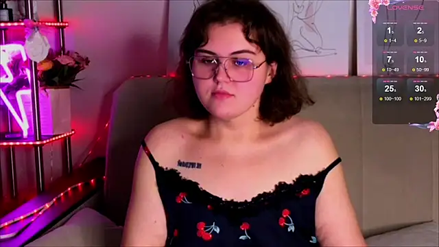 Snapshot of chatting on October 17, 2025, 8:06 am online show from October 17, 2025, 8:06 am