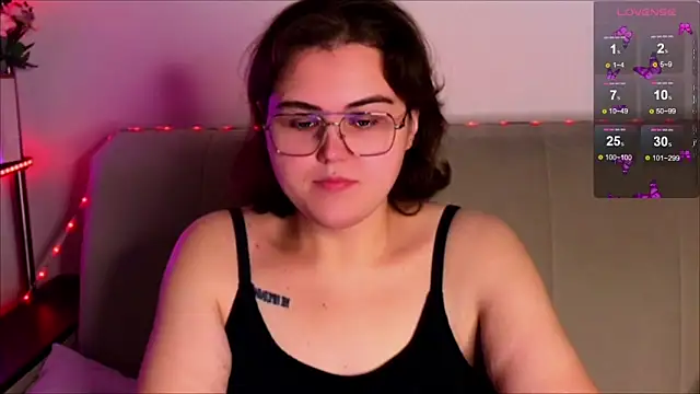 Snapshot of chatting on November 11, 2025, 3:06 am online show from November 11, 2025, 3:06 am