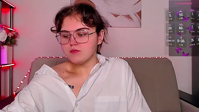 Snapshot of chatting on November 15, 2025, 3:59 am online show from November 15, 2025, 3:59 am