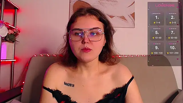 Snapshot of chatting on December 4, 2025, 2:43 am online show from December 4, 2025, 2:43 am