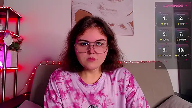 Snapshot of chatting on December 5, 2025, 3:26 am online show from December 5, 2025, 3:26 am