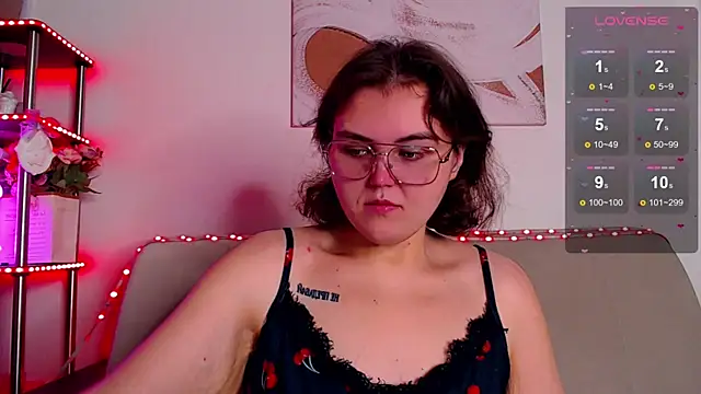 Snapshot of chatting on December 21, 2025, 3:46 am online show from December 21, 2025, 3:46 am