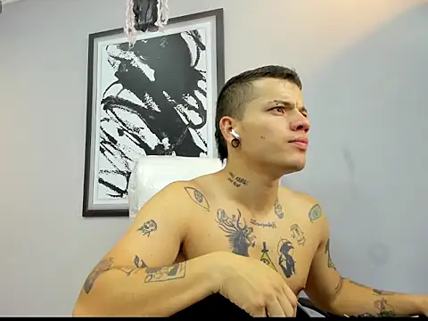 wildthor26 online show from October 20, 2025, 3:29 am