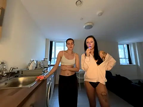 Lucy-XXX- online show from November 18, 2025, 4:22 pm