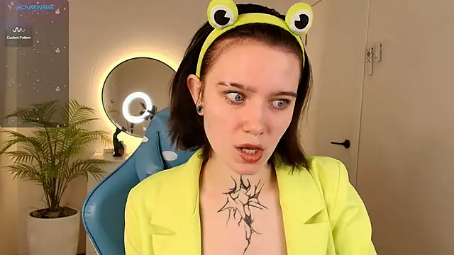 Snapshot of Elastikisss chatting on November 16, 2025, 2:28 am Elastikisss online show from November 16, 2025, 2:28 am