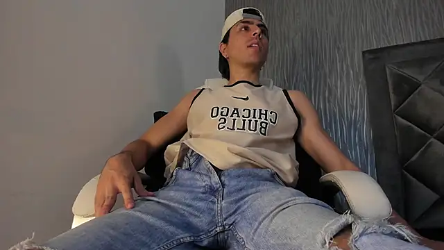 dylan cross  online show from October 13, 2025, 11:21 am