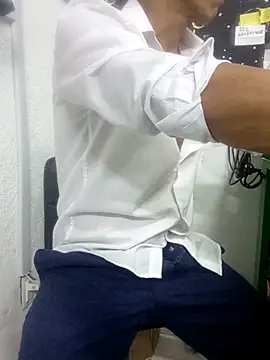 Snapshot of HungHangup chatting on October 14, 2025, 11:27 pm HungHangup online show from October 14, 2025, 11:27 pm