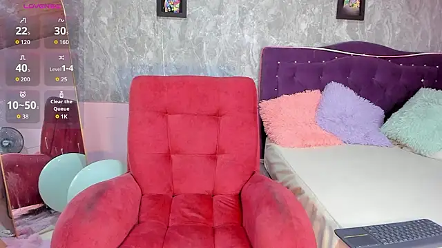 Lauren smiles online show from March 15, 2026, 8:15 pm