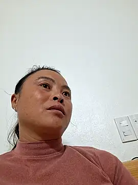 xuxulovezz online show from November 19, 2025, 12:05 pm