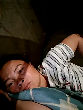 xuxulovezz online show from February 28, 2026, 3:35 pm