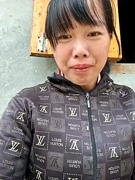 helenzz online show from November 7, 2025, 1:27 am