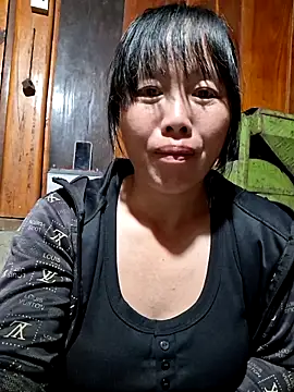 helenzz online show from November 7, 2025, 1:33 pm